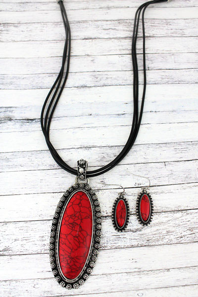 Flower Trimmed Oval Pendent Necklace / Earring Set