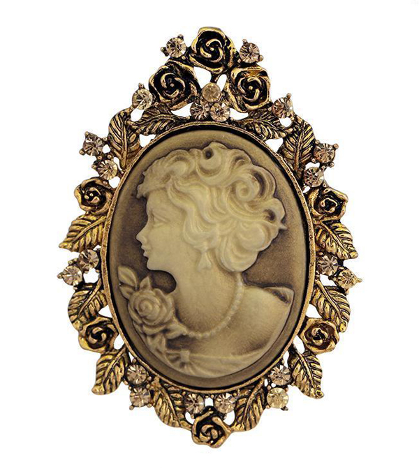 Romantic Cameo Pendant -Antique Gold