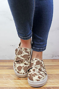 [ On The Moove Criss-Cross Sneakers]